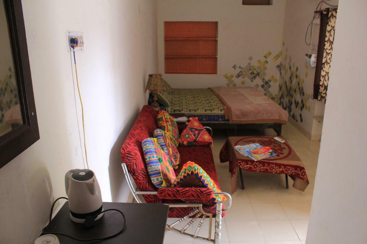 Nadya Homestay For Female & Family Jaipur Buitenkant foto