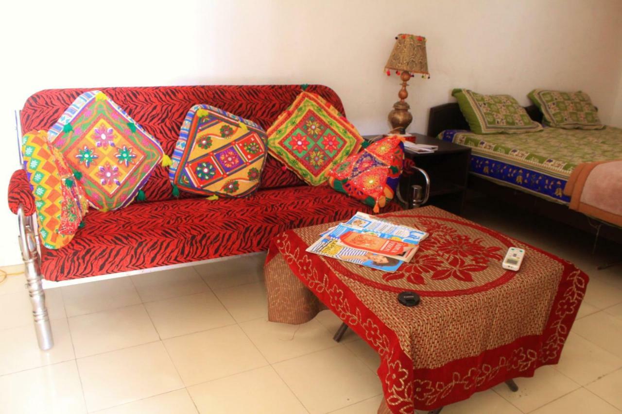 Nadya Homestay For Female & Family Jaipur Buitenkant foto